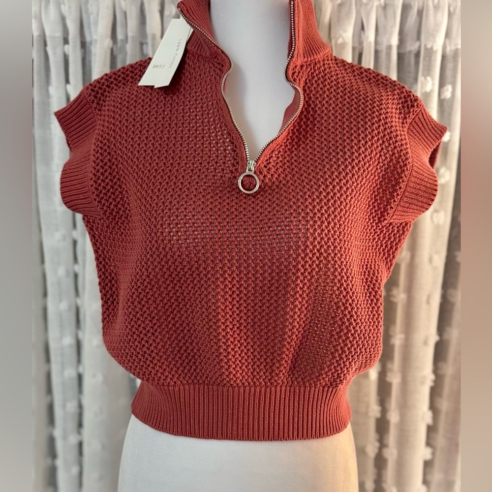 BRIT.NY
Burnt orange, Pullover 3/4 Length Zipper, Sleeveless Sweater. 
Size XS.